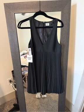 Aritzia Sunday Best Black Pleated V-Neck Sleeveless Dress